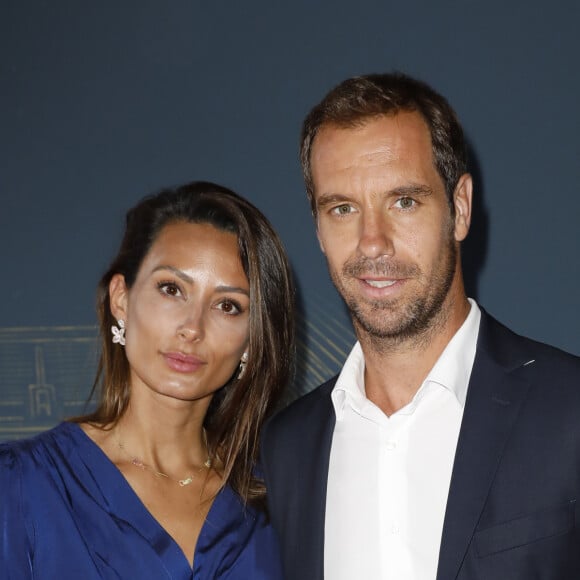 Richard Gasquet et une amie - Soirée de gala "Coeur Central" au profit de Terre d'Impact fonds de dotation de la FFT et de l'association Fête le Mur sur le Court Central Philippe Chatrier à Roland Garros, Paris le 5 juillet 2022. © Marc Ausset-Lacroix/Bestimage