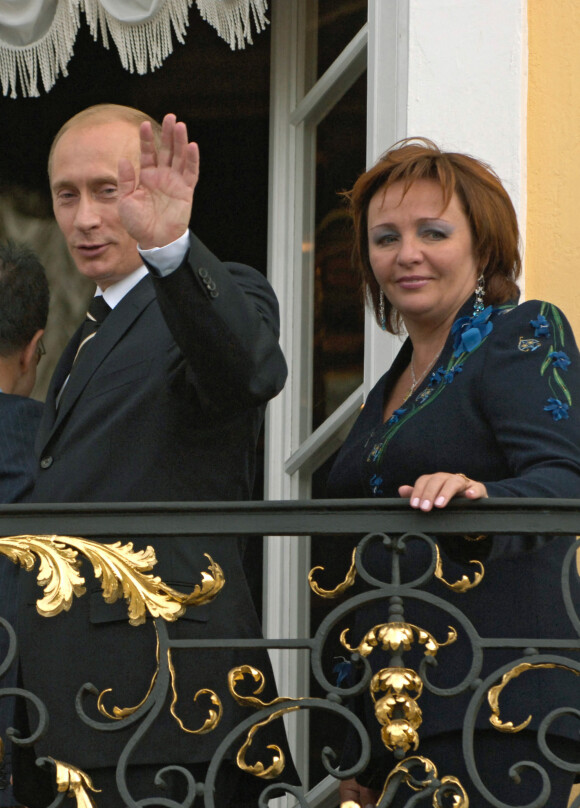 Vladimir Poutine et son épouse Lioudmila au dîner du G8 à Leningrad le 15 juillet 2006