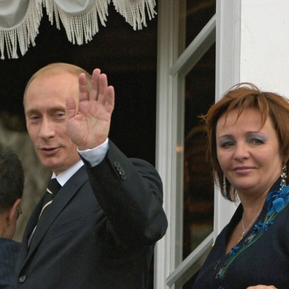Vladimir Poutine et son épouse Lioudmila au dîner du G8 à Leningrad le 15 juillet 2006