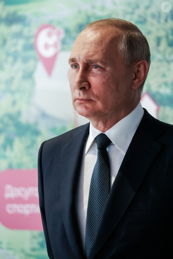 Le président russe Vladimir Poutine visite le laboratoire de gestion Senezh à Solnechnogorsk, à 60 km au nord-ouest de Moscou. Mikhail Klimentyev/Russian Presidential Press and Information Office/TASS