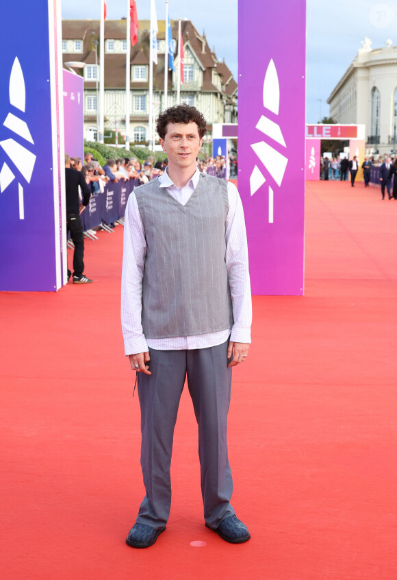 Finnegan Oldfield - Les célébrités arrivent à la cérémonie d'ouverture du 49ème Festival du Cinema Americain de Deauville, France, le 1er septembre 2023. © Denis Guignebourg/Bestimage 