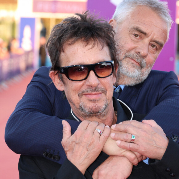 Il a câliné son ami Éric
Luc Besson et Eric Serra à la première du film "Dogman" lors du 49ème Festival du Cinema Americain de Deauville, France, le 2 septembre 2023. © Denis Guignebourg/BestImage 