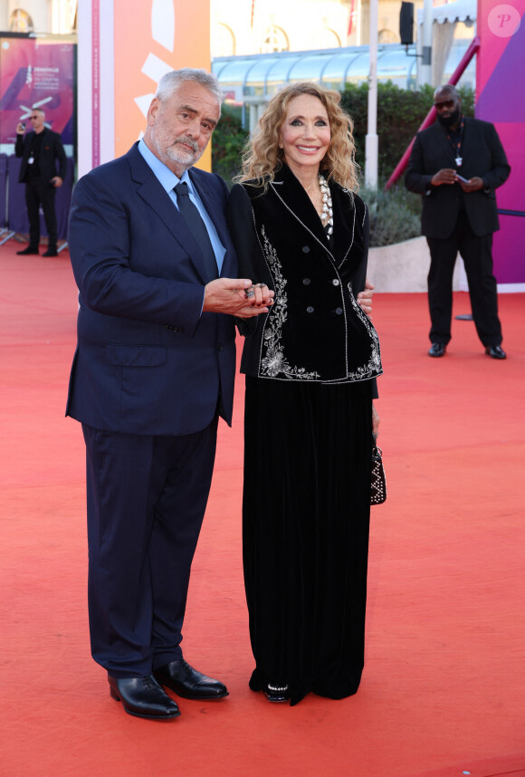 Luc Besson et Marisa Berenson à la première du film "Dogman" lors du 49ème Festival du Cinema Americain de Deauville, France, le 2 septembre 2023. © Denis Guignebourg/BestImage 