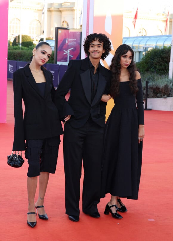 Ils étaientt avec leurs enfants Thalia, Mao et Sateen 
Thalia Besson, Mao Besson et Sateen Besson (enfants de LBesson et V.Besson-Silla) à la première du film "Dogman" lors du 49ème Festival du Cinema Americain de Deauville, France, le 2 septembre 2023. © Denis Guignebourg/BestImage 