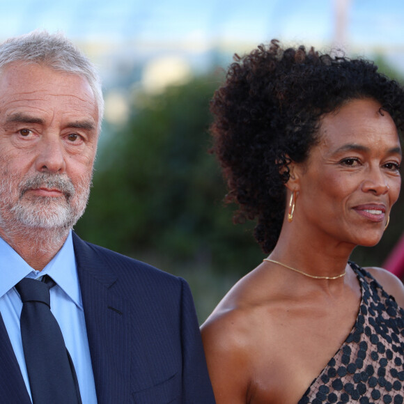 Sa femme Virginie l'a accompagné
Luc Besson et sa femme Virginie Besson-Silla à la première du film "Dogman" lors du 49ème Festival du Cinema Americain de Deauville, France, le 2 septembre 2023. © Denis Guignebourg/BestImage 