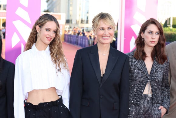 Tess Barthélemy, Judith Godrèche et Liz Kingsman à la première du film "Dogman" lors du 49ème Festival du Cinema Americain de Deauville, France, le 2 septembre 2023. © Denis Guignebourg/BestImage 