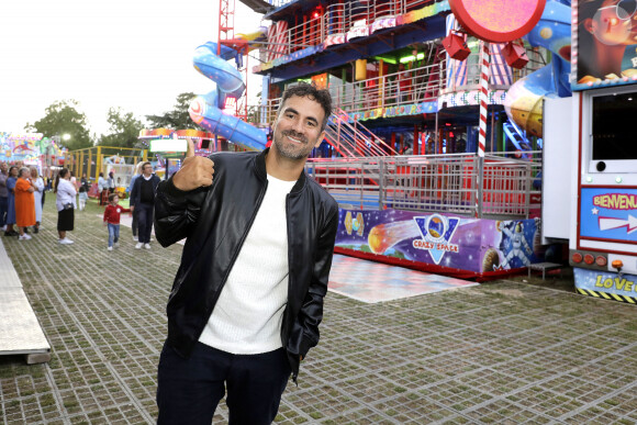 Alex Goude lors de l'ouverture de la Fête à Neuneu 2023, la fête foraine du bois de boulogne célèbre ses 40 ans, à Paris, France, le 1er septembre 2023. Du 1er septembre au 15 octobre 2023.. Grâce à la générosité des forains qui ont offert la soirée d'inauguration de la Fête à NeuNeu et à l'investissement de J.L.Reichman, l'association "Innocence En Danger" a récolté la somme de 23 000 €. La fête à NeuNeu est ouverte tous les jours Porte de La Muette jusqu'au 15 octobre. © Cédric Perrin/Bestimage