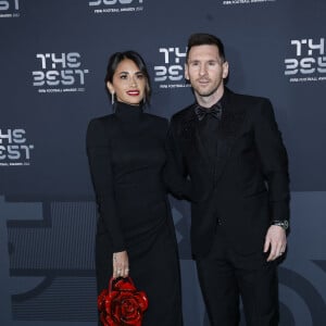 Lionel "Leo" Messi et sa femme Antonella Roccuzzo - Arrivées à la cérémonie des Best FIFA Football Awards à la salle Pleyel à Paris, France, le 27 février 2023. Cyril Moreau/Bestimage