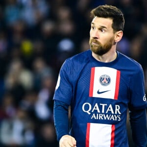 Depuis son arrivée à Miami, l'ancien joueur du PSG est suivi comme son ombre par son garde du corps
 
Lionel Leo Messi - Match de Football Ligue 1 Uber Eats PSG Vs Ajaccio (5-0) au Parc des Princes à Paris le 13 mai 2023. © Federico Pestellini / Panoramic / Bestimage