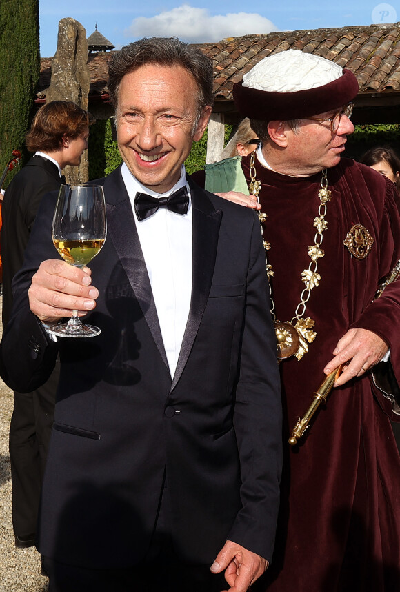 Stéphane Bern lors de la fête de la fleur et l'intronisation de personnalités commandeurs et ambassadeurs par la Commanderie du Bontemps au Château Smith Haut Lafitte à Martillac le 27 avril 2023.© Fabien Cottereau / Patrick Bernard / Bestimage 