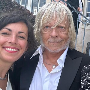 La relation de Renaud avec Cerise prendrait-elle un autre tournant ? 
Jean-Luc Reichmann a partagé plusieurs photos du mariage de Hugues Aufray avec sa femme Murielle sur Instagram.