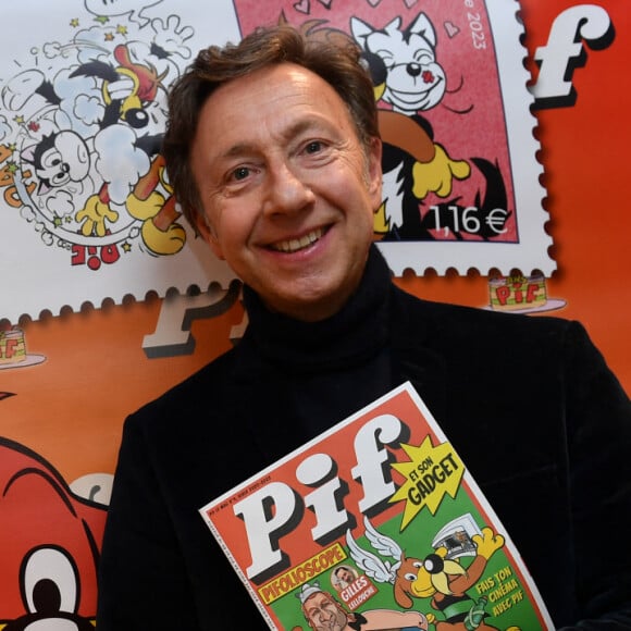 Exclusif - Stéphane Bern dévoile le timbre Pif de la Poste au Carré d'Encre à Paris le 30 janvier 2023 .  © Veeren/Bestimage 