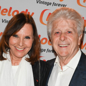 Olivia et Elodie sont le fruit de son union avec le chef Francis Vandenhende qu'elle a épousé en 1978. 
Denise Fabre et son mari Francis Vandenhende - Photocall de la soirée du 20ème anniversaire de la chaîne Mélody TV à l'Olympia de Paris, le 8 juin 2022. 
