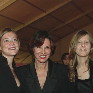Denise Fabre et ses filles Olivia et Elodie lors de la 15ème cérémonie des 7 d'or à Paris.