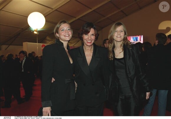 Denise Fabre et ses filles Olivia et Elodie lors de la 15ème cérémonie des 7 d'or à Paris.
