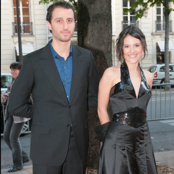 De surprenantes retrouvailles, même s'ils s'entendent à merveille.
Virginie Ledoyen et Arié Elmaleh - Gala "Musique contre l'oubli" d'Amnesty international au théâtre des Champs Elysées.