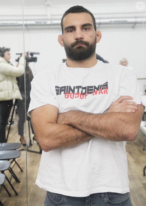 Exclusif - Benoit Saint-Denis en conférence de presse Hexagone MMA à Paris, France, le 29 novembre 2022. © Jonathan Rebboah/Panoramic/Bestimage