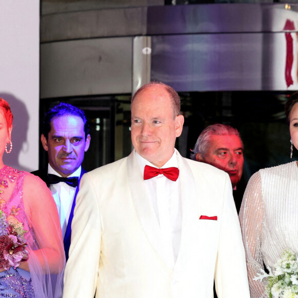 Camille Gottlieb, le prince Albert II de Monaco et la princesse Charlène de Monaco lors du 74e Gala de la Croix-Rouge Monégasque. Monaco, le 29 juillet 2023. © Claudia Albuquerque/Bestimage