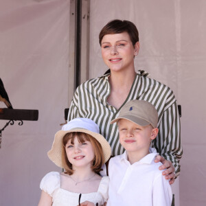 La princesse Charlene de Monaco, La princesse Gabriella de Monaco, comtesse de Carladès, Le prince Jacques de Monaco, marquis des Baux - 4ème rencontre des sites historiques Grimaldi sur la place du palais Princier à Monaco le 10 juin 2023. © Claudia Albuquerque / Bestimage 