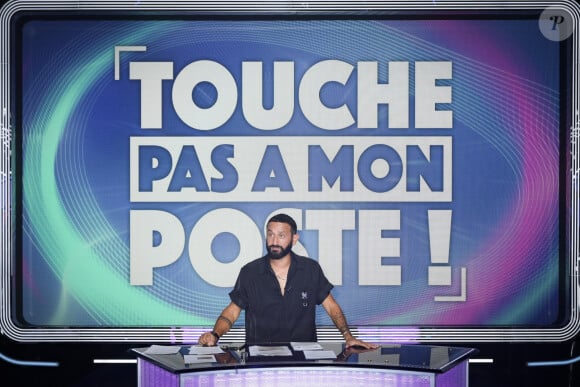 "On s'est calés sur ce qu'elle touchait sur BFM. On n'a pas été plus haut...", a-t-il affirmé.
Exclusif - Cyril Hanouna - Sur le plateau de l'émission TPMP (Touche Pas à Mon Poste) présentée en direct par C.Hanouna et diffusée sur C8 - Paris le 05/09/2023 - © Jack Tribeca / Bestimage