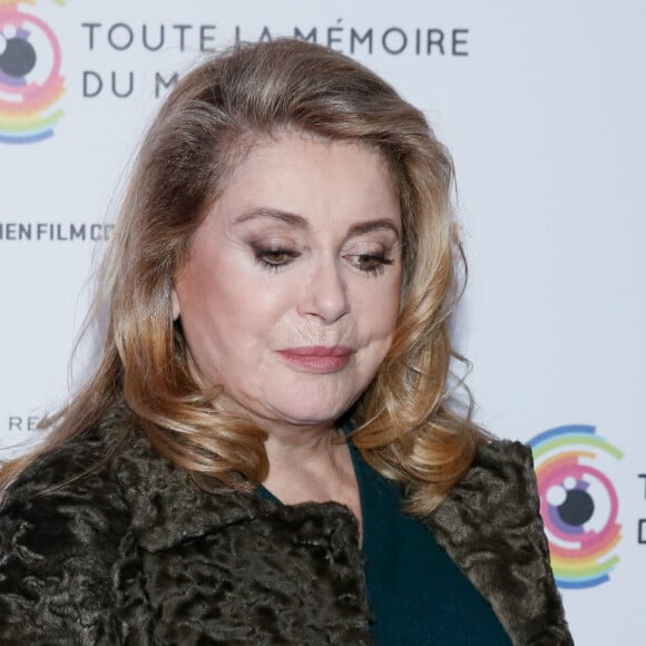 Catherine Deneuve - Photocall de la soirée d'ouverture de la 7ème édition du Festival International du Film Restauré (FIFR) "Toute la mémoire du monde" à la Cinémathèque française à Paris le 13 mars 2019. © CVS/Bestimage