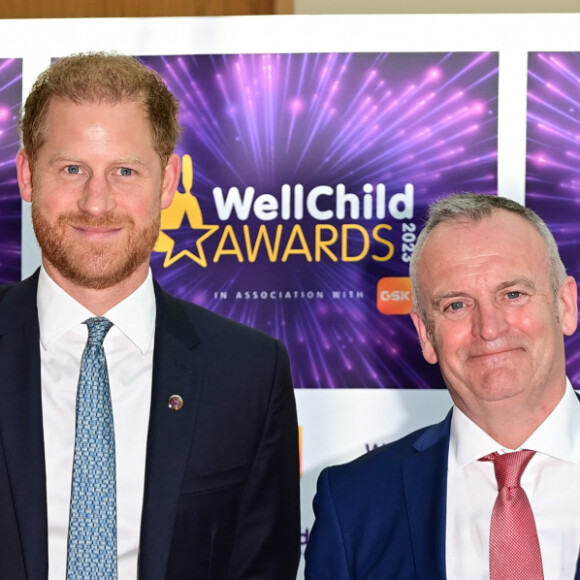 Le prince Harry, duc de Sussex, accompagné de Matt James,Sally Jackson,Craig Hatch, arrive aux WellChild Awards 2023 au Hurlingham Club, Ranelagh Gardens, à Londres, Royaume Uni, le 7 septembre 2023. 