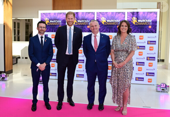 Le prince Harry, duc de Sussex, accompagné de Matt James,Sally Jackson,Craig Hatch, arrive aux WellChild Awards 2023 au Hurlingham Club, Ranelagh Gardens, à Londres, Royaume Uni, le 7 septembre 2023. 