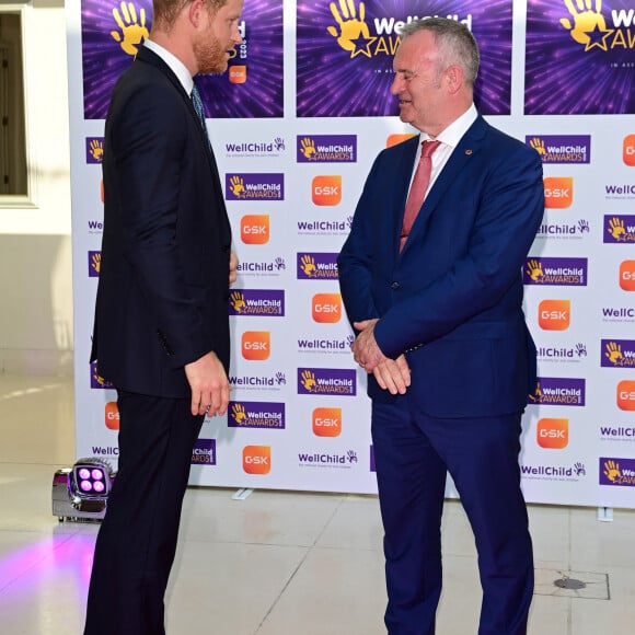 Le prince Harry, duc de Sussex, accompagné de Craig Hatch, arrive aux WellChild Awards 2023 au Hurlingham Club, Ranelagh Gardens, à Londres, Royaume Uni, le 7 septembre 2023. 