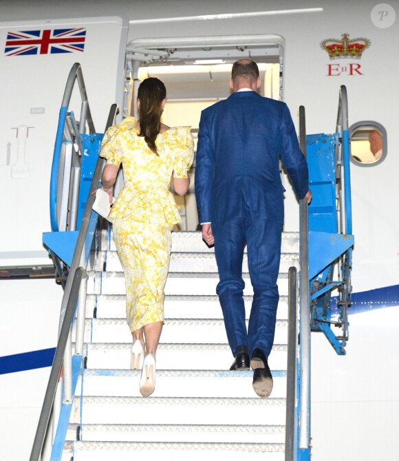 Le prince William, duc de Cambridge, et Catherine (Kate) Middleton, duchesse de Cambridge, quittent les Bahamas depuis l'aéroport international Lynden Pindling. Ce départ marque la fin de leur tournée dans les Caraïbes, au nom de la reine pour célébrer son jubilé de platine. Le 26 mars 2022. 