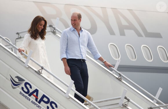 Une tempête empêche l'avion du Prince William et de Kate d'atterrir à Islamabad et les force à se dérouter vers Lahore , Pakistan le 17 octobre 2019. 