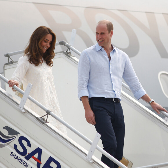 Une tempête empêche l'avion du Prince William et de Kate d'atterrir à Islamabad et les force à se dérouter vers Lahore , Pakistan le 17 octobre 2019. 