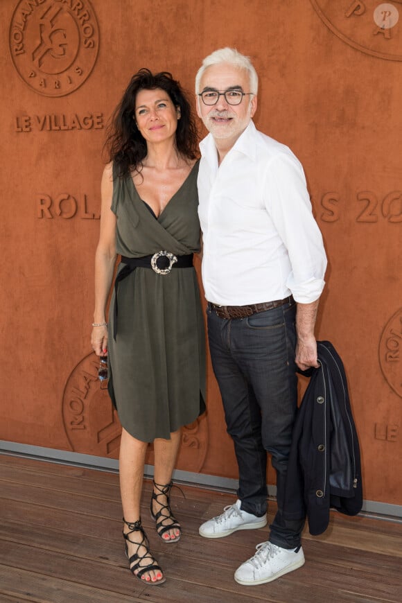 Pascal Praud et sa femme au village lors des internationaux de tennis de Roland Garros à Paris, France, le 1 juin 2019. © Jacovides-Moreau/Bestimage