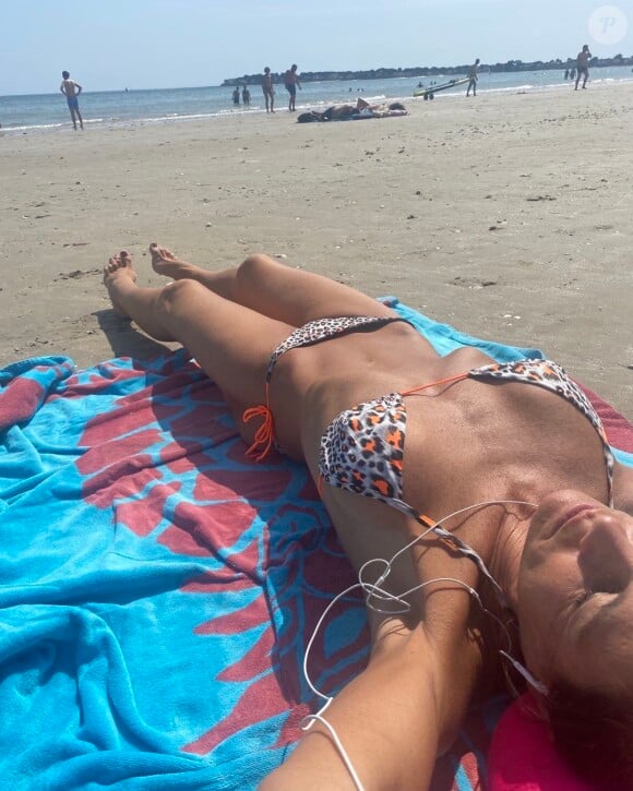 A la plage, avec ses amis et sa famille...
Catherine, la compagne de Pascal Praud, sur Instagram.