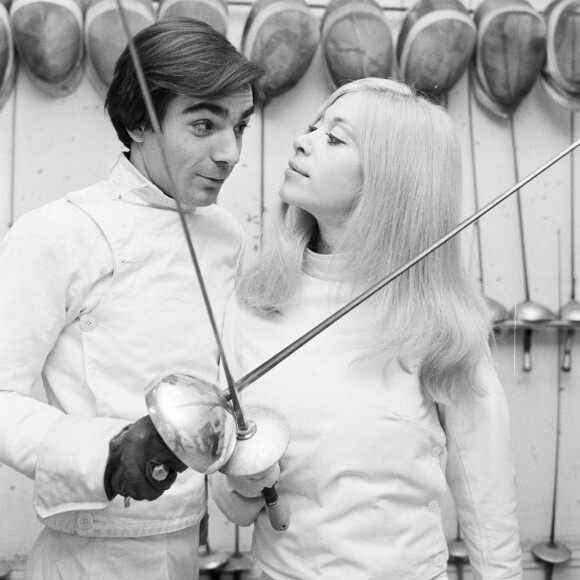 En France, rendez-vous avec Pierre Arditi et sa femme Florence Giorgetti lors d'une leçon d'escrime. Le 26 novembre 1969 © Michel Ristroph via Bestimage