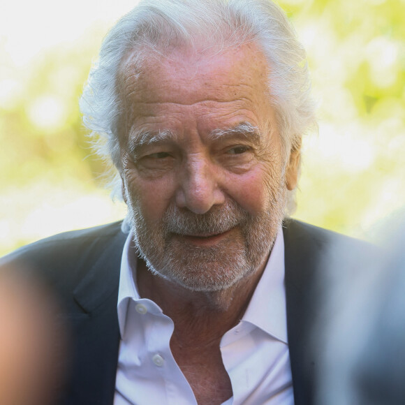 Pierre Arditi - Arrivées à l'enregistrement de l'émission "Vivement Dimanche" présentée par M. Drucker qui sera diffusée le 17 septembre 2023 sur France 3 au studio Gabriel à Paris, France, le 06 septembre 2023. © Christophe Clovis / Bestimage 
