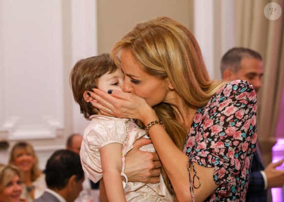 Ils sont devenus parents de Nina
Exclusif - Adriana Karembeu, sa fille Nina Ohanian - Adriana reçoit la médaille Charles Aznavour à la soirée caritative organisée au Palais du Pharo, au profit de l'école arménienne Abovian. Marseille, le 26 octobre 2019.