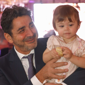 Il pense au bien-être de sa fille Nina
Exclusif - Aram Ohanian et sa fille Nina à la soirée caritative organisée au Palais du Pharo, au profit de l'école arménienne Abovian. Marseille, le 26 octobre 2019.