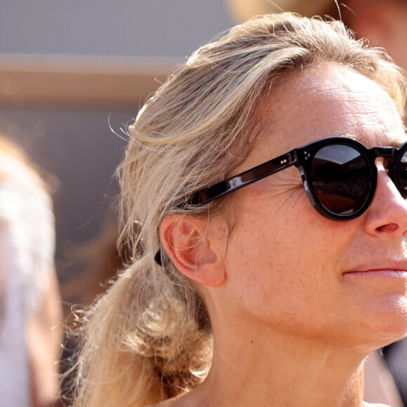 Anne-Sophie Lapix en tribunes lors des Internationaux de France de tennis de Roland Garros 2023, à Paris, France, le 9 juin 2023. © Jacovides-Moreau/Bestimage 