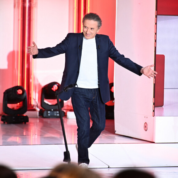 Exclusif - Michel Drucker - Enregistrement de l'émission de rentrée "Vivement Dimanche" présentée par M. Drucket et qui sera diffusée le 3 septembre 2023 sur France 3 au Studio Gabriel à Paris le 28 aout 2023. © Guillaume Gaffiot/Bestimage  No Web - Belgique et Suisse 