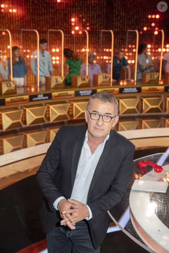 Info du 16 août 2022 - Christophe Dechavanne intègre la bande de Léa Salamé dans le nouveau talk-show de France 2 - Exclusif - No Web - Voir restrictions - No Tabloids - Christophe Dechavanne - Enregistrement du jeu "À Prendre Ou À Laisser" (APOAL) présenté par Christophe Dechavanne et diffusé sur C8 à partir du 14 juin 2021, à Paris, France, le 1er juin 2021. © Jack Tribeca/Bestimage 