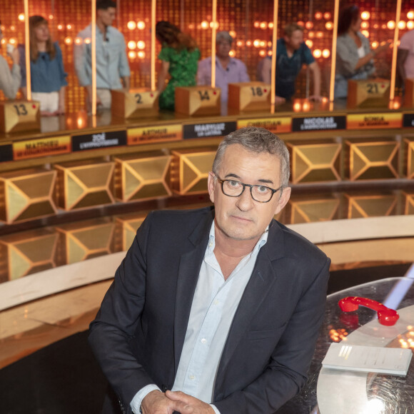 Info du 16 août 2022 - Christophe Dechavanne intègre la bande de Léa Salamé dans le nouveau talk-show de France 2 - Exclusif - No Web - Voir restrictions - No Tabloids - Christophe Dechavanne - Enregistrement du jeu "À Prendre Ou À Laisser" (APOAL) présenté par Christophe Dechavanne et diffusé sur C8 à partir du 14 juin 2021, à Paris, France, le 1er juin 2021. © Jack Tribeca/Bestimage 