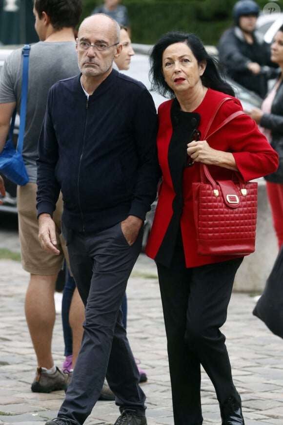 Gilles Muzas et Sylvana Lorenz - Arrivées à la messe à l'intention de Pierre Cornette de Saint-Cyr en l'église Saint-Germain-des-Près à Paris. Le 12 septembre 2023