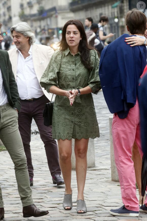 Le trio s'est donné rendez-vous en l'église Saint-Germain des prés pour un hommage à Pierre Cornette de Saint-Cyr
Arnaud Cornette de Saint-Cyr (fils du défunt), Anouchka Delon - Arrivées à la messe à l'intention de Pierre Cornette de Saint-Cyr en l'église Saint-Germain-des-Près à Paris. Le 12 septembre 2023