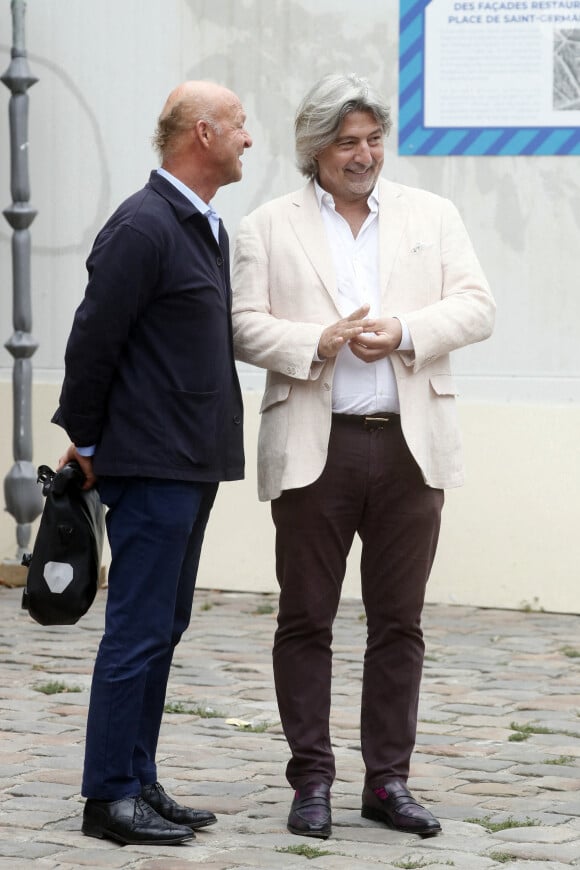 Arnaud Cornette de Saint-Cyr (fils du défunt) - Arrivées à la messe à l'intention de Pierre Cornette de Saint-Cyr en l'église Saint-Germain-des-Près à Paris. Le 12 septembre 2023