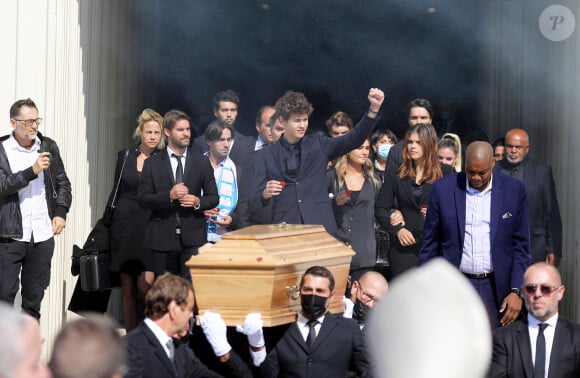 Rodolphe Tapie, Louis Tapie, le pasteur Marcel - Sorties des obsèques de Bernard Tapie en la Cathédrale La Major à Marseille le 8 octobre 2021. © Jacovides / Santini / Bestimage