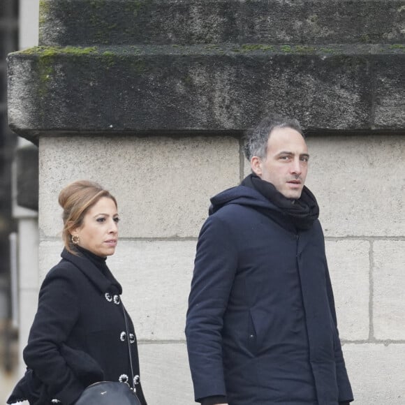 Léa Salamé et son compagnon Raphaël Glucksmann - Obsèques de Sébastien Demorand à la Coupole du crématorium du cimetière du Père-Lachaise à Paris, France, le 31 janvier 2020.