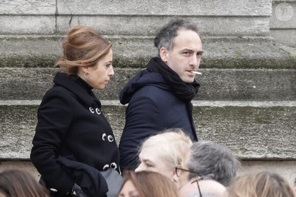 Léa Salamé et son compagnon Raphaël Glucksmann - Obsèques de Sébastien Demorand à la Coupole du crématorium du cimetière du Père-Lachaise à Paris, France, le 31 janvier 2020.