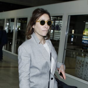 La journaliste de France 2, Léa Salamé arrive à l'aéroport de Nice à la veille du 76ème festival international du film de Cannes, le 15 mai 2023.