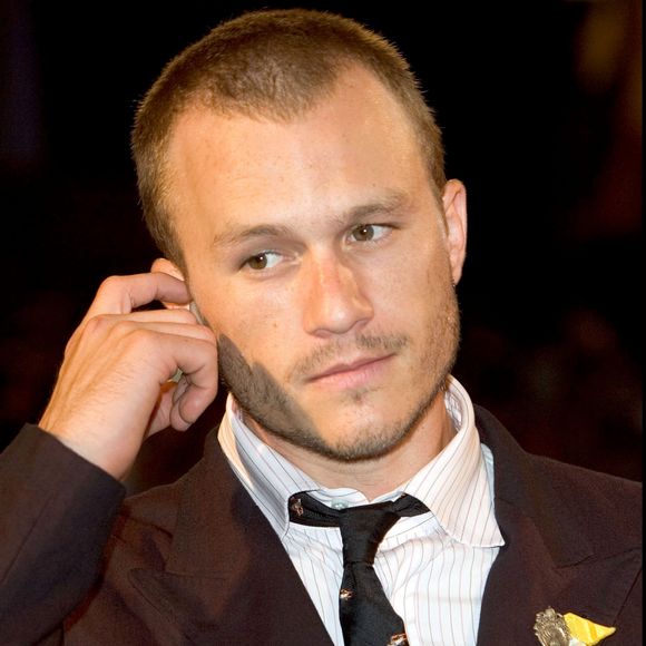 Un film pour lequel ces deux-là, qui ont interprété Jack et Ennis, deux jeunes cow-boys, ont vu juste puisque sorti en 2006, il a récolté plus de 178 millions au box-office mondial.
Heath Ledger à l'avant-première du film Le Secret de Brokeback Mountain, à Venise