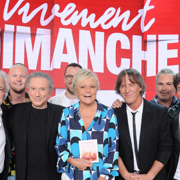 Avec du beau monde, comme toujours !
Exclusif - Pierre Arditi, Muriel Robin, David Jarre, Michel Drucker et le groupe Goldmen - Enregistrement de l'émission "Vivement dimanche" au studio Gabriel, présentée par M.Drucker, diffusée sur France 3 le 17 septembre 2023. © Guillaume Gaffiot / Bestimage 